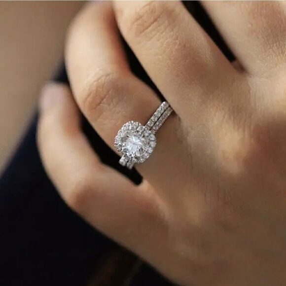 Timeless Dazzling Zircon Ring Classic yet Fashion - Picture 5 of 7